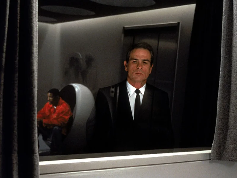 Кадр 2 из Люди в чёрном  (1997)